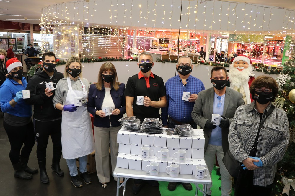 El Ayuntamiento reparte 5.000 mascarillas para animar a los ejidenses a realizar sus compras en comerciales locales