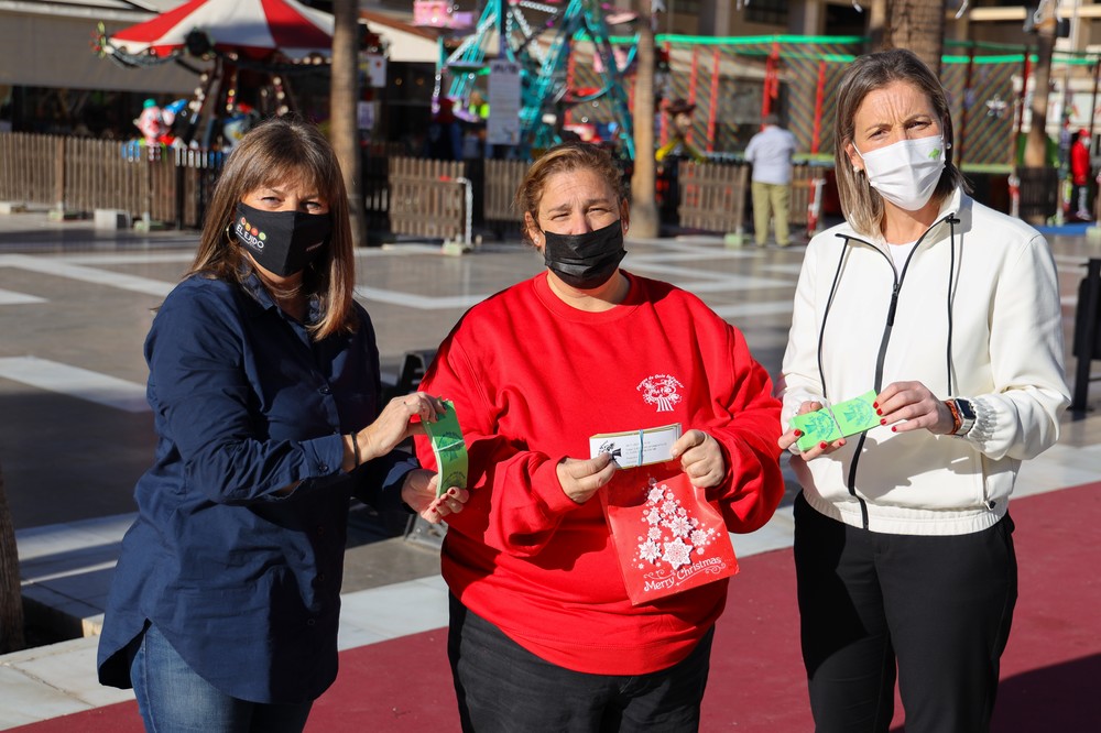 El Ayuntamiento de El Ejido y ‘Little Park’ entregan 400 tickets gratuitos a los participantes en las carreras de ‘Promoción Escolar’