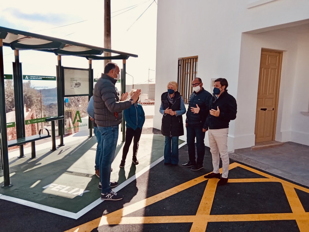 El Consorcio de Transportes mejora la parada de Bus de Felix