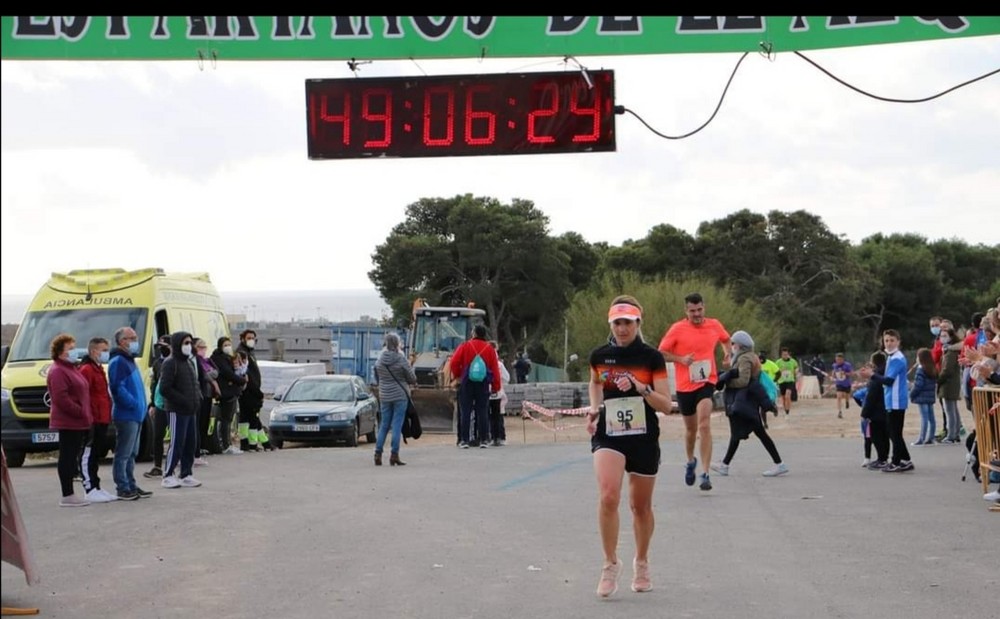 María Escudero, del Triatlón El Ejido, primera en la carrera Los Espartanos de El Alquián