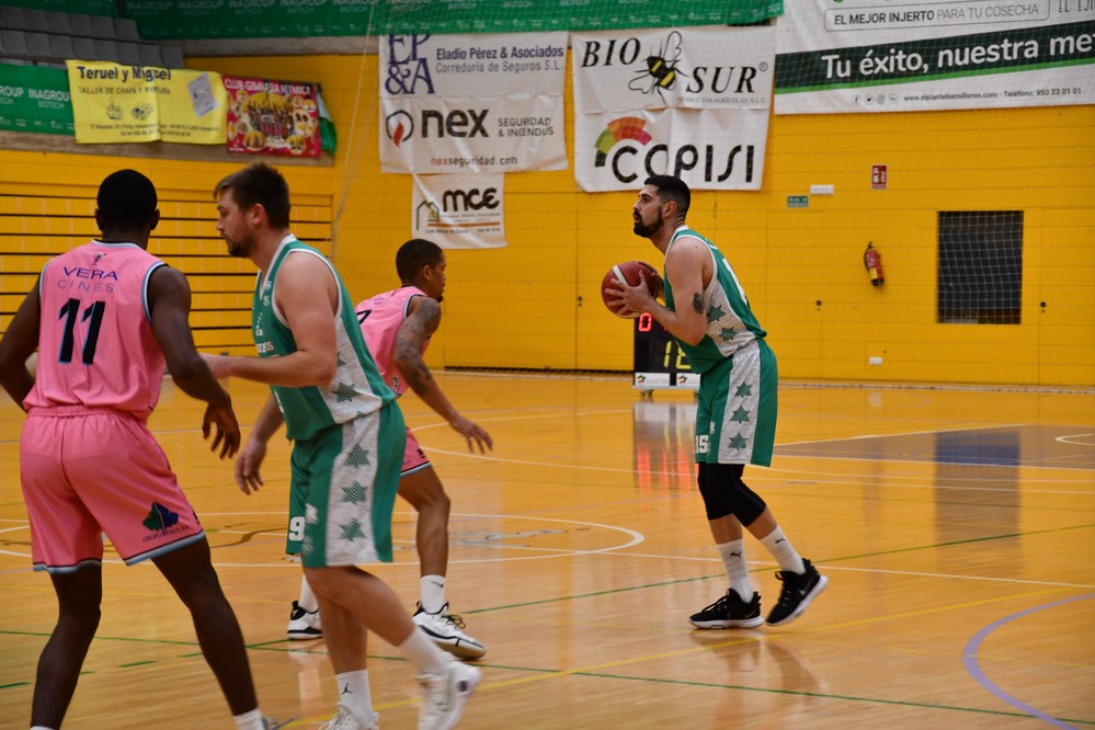 Pimientos Syngenta gana al GMASB (74-95) a domicilio y a UPLA (91-70) en casa y recibe al CB Baza este domingo