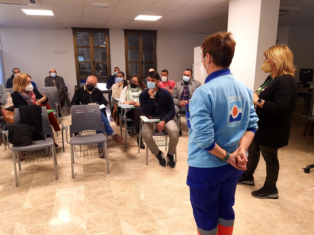 Distrito Poniente programa una campaña de información para llegar a población no vacunada
