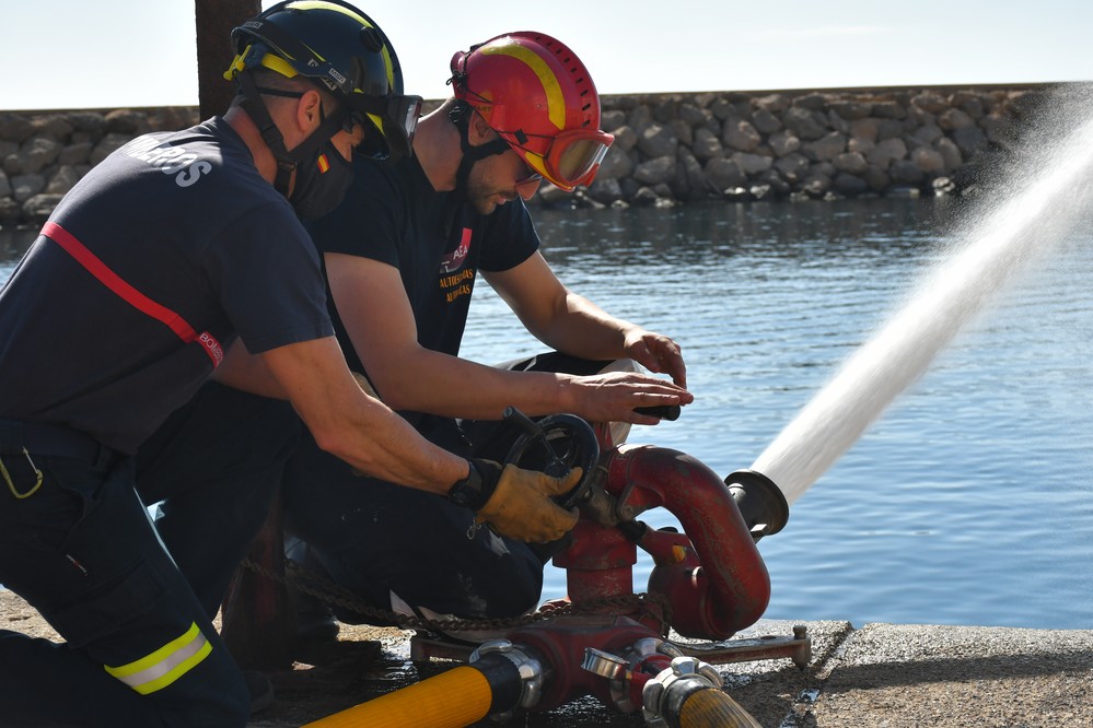 Bomberos del Poniente realizan un curso de hidráulica aplicada a las intervenciones