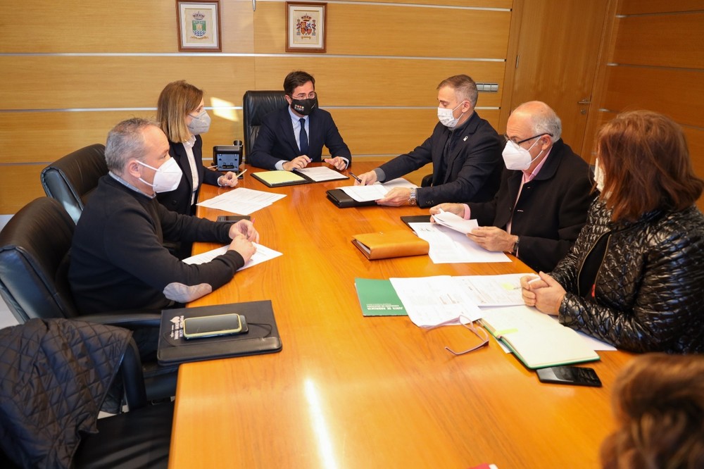 La Consejería de Educación y Deporte actuará en seis centros en el municipio de El Ejido