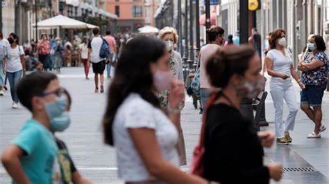 La incidencia del Covid en Almería baja de los 300 contagios diarios