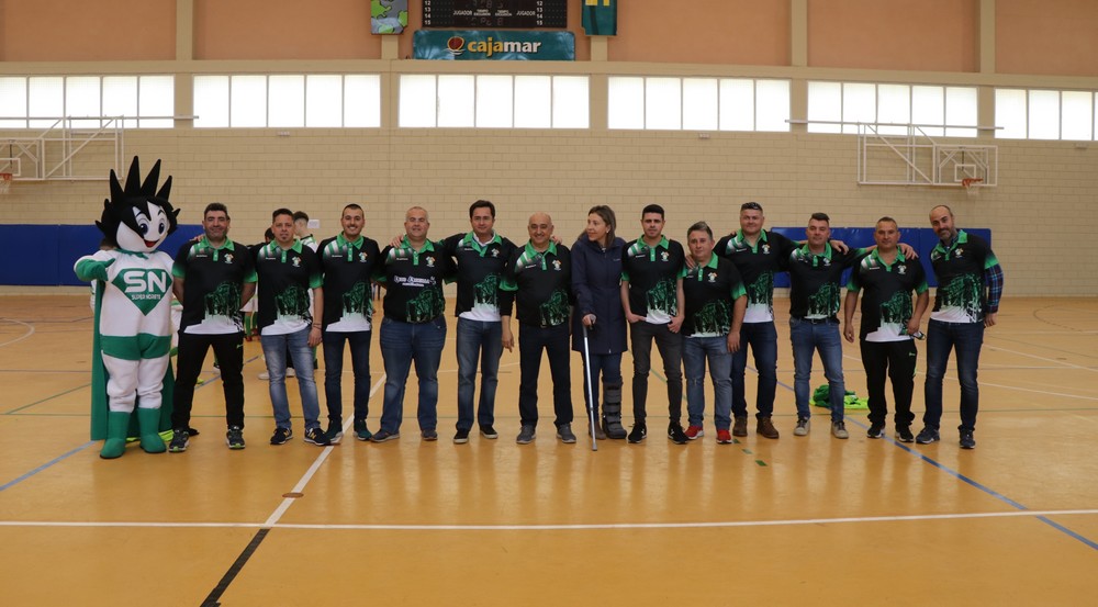 El Pabellón de Deportes acoge la presentación de los 15 equipos de ‘Las Norias Club de Fútbol’