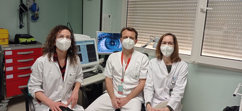 El Hospital de Poniente lidera un proyecto de investigación sobre factores de riesgo para desarrollar edema macular quístico tras cirugía de catarata