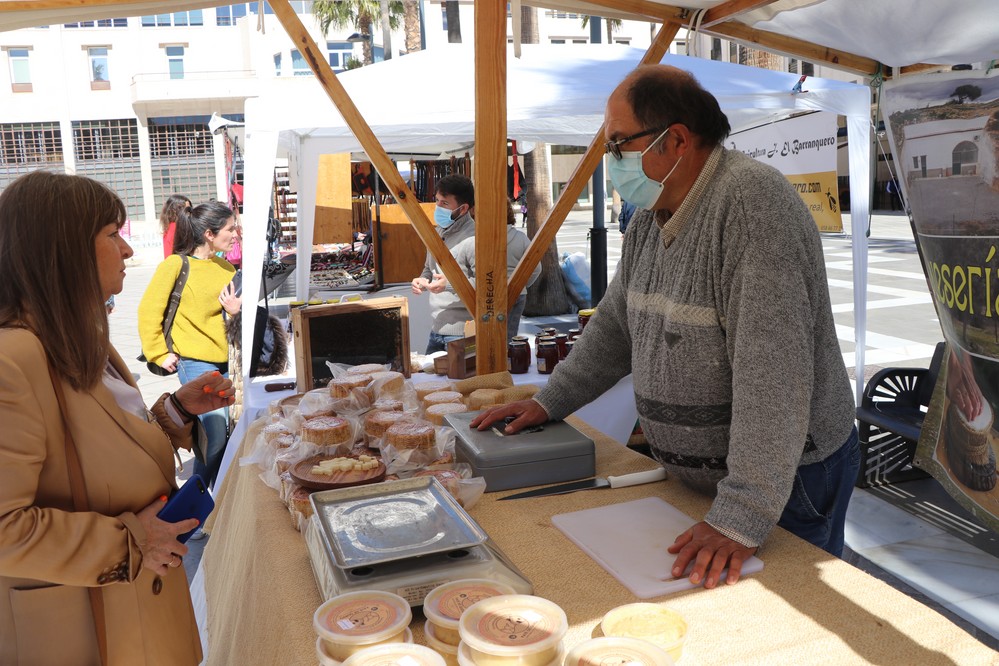El Mercado Gastro Art llena de artesanía, tradición y sabor la Plaza Mayor de El Ejido