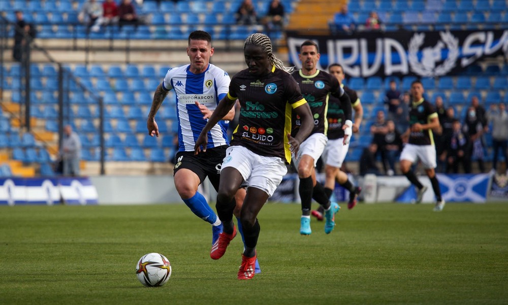 El Polideportivo El Ejido se ve superado por el Hércules en la segunda mitad