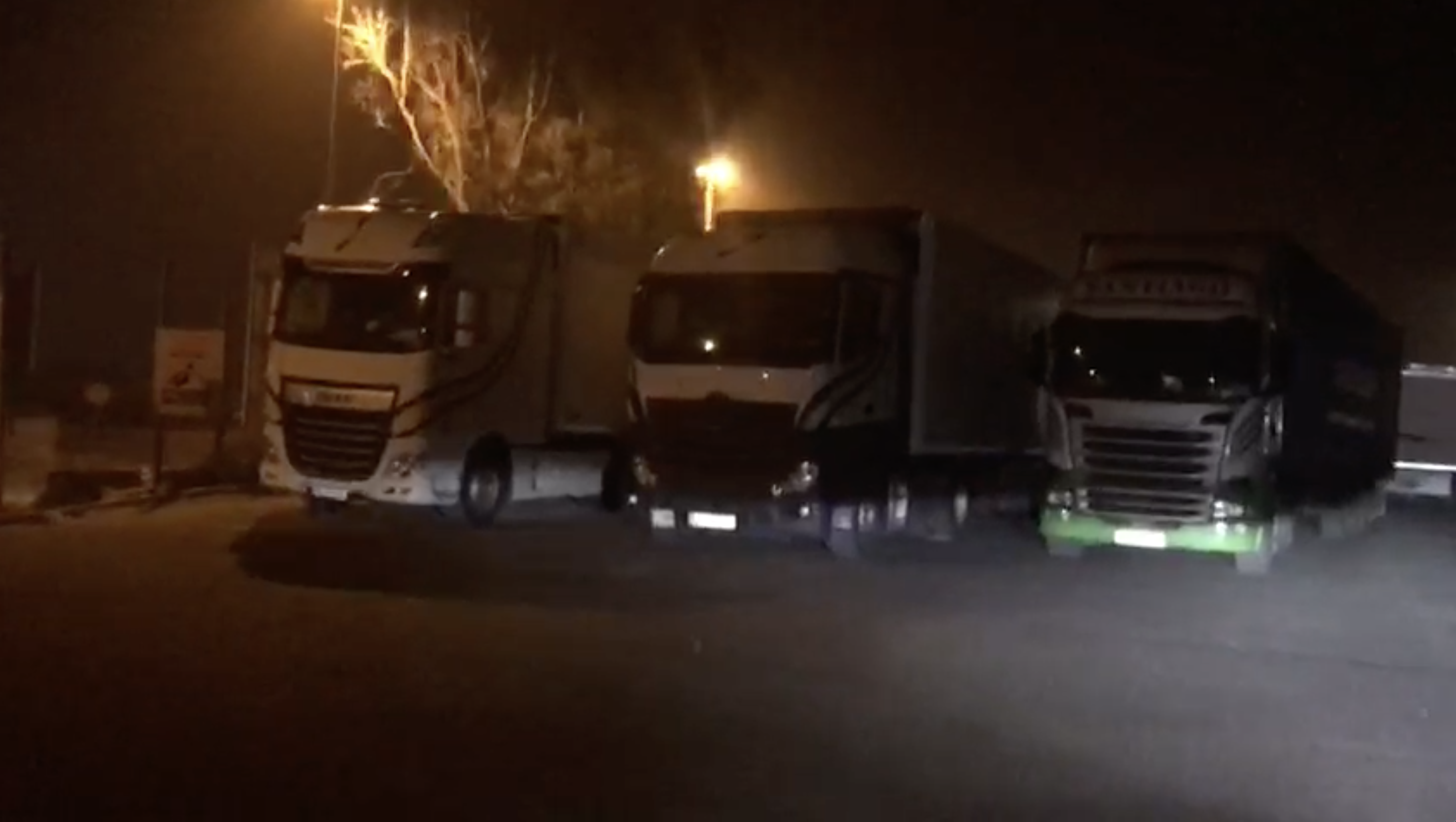 Cientos de camiones pernoctan en el Polígono Industrial de La Redonda tras el recrudecimiento de la huelga
