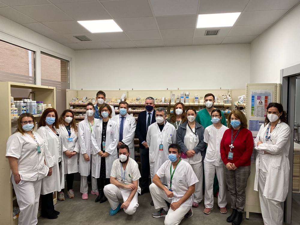 El delegado territorial de Salud y Familias en Almería inaugura el Servicio de Farmacia del Hospital de Poniente