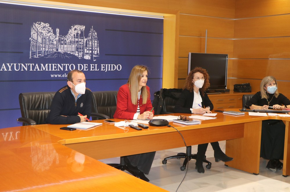 Reunión para analizar el avance del programa ‘Cuidando El Ejido’ que tiene como fin mejorar la imagen de fachadas en edificios y en viviendas
