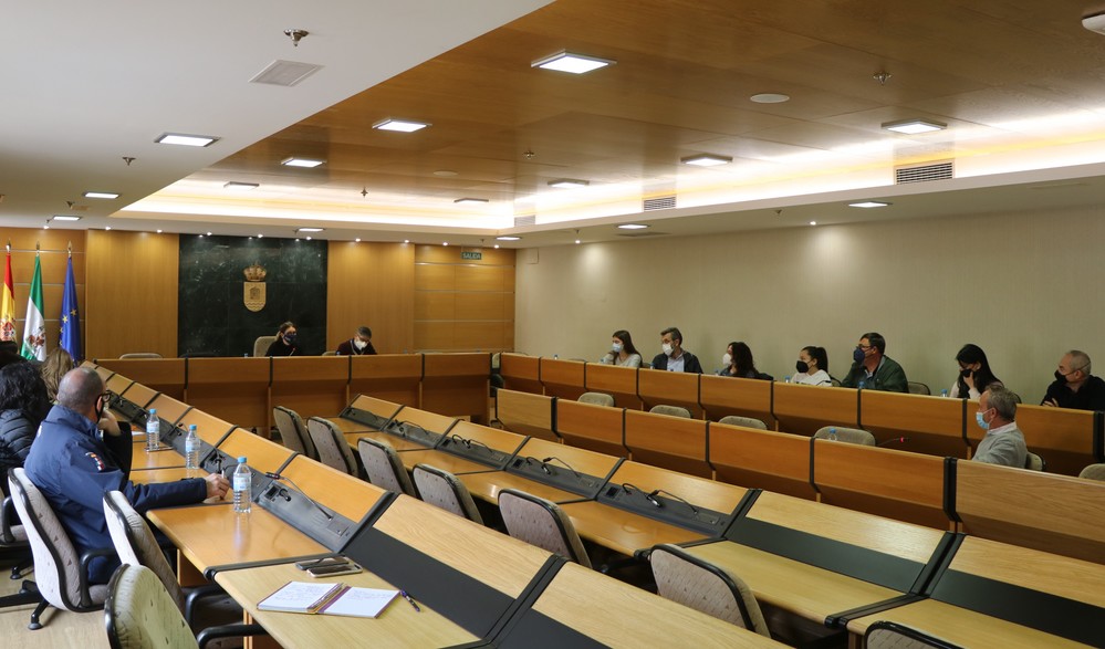 El Consejo Municipal Escolar se centra en el importante esfuerzo inversor del Ayuntamiento en materia de limpieza y desinfección de centros educativos con un incremento de casi un 50% más en 2021
