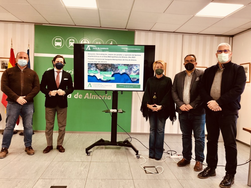 El Consorcio de Transportes invierte 49.450 euros en mejorar dos paradas de autobús en Las Norias