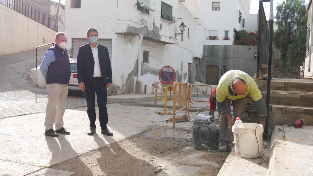 Ayuntamiento de Adra actúa en la remodelación y embellecimiento de Las Ánimas Benditas y su entorno