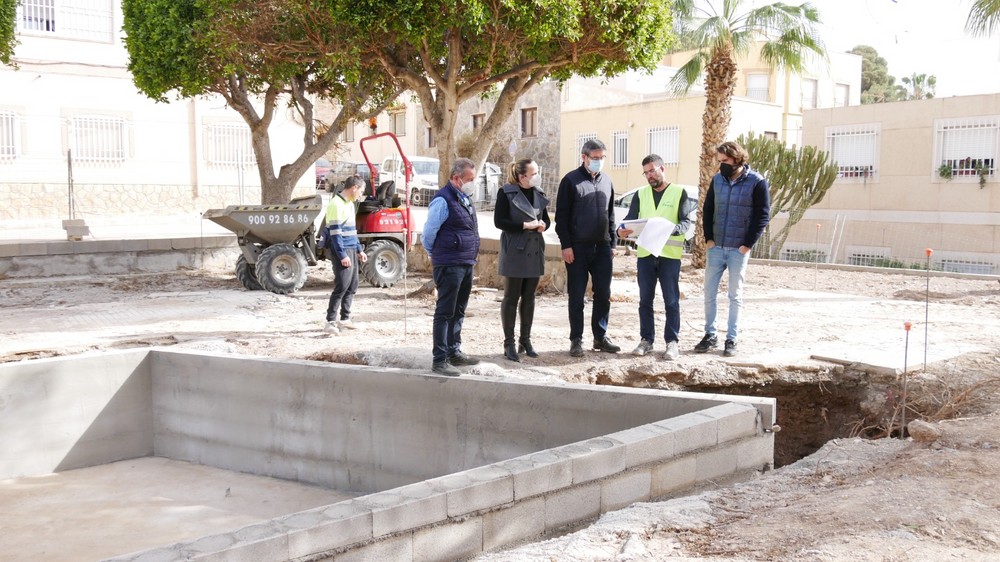 La Plaza Andalucía de Adra recibe una remodelación integral