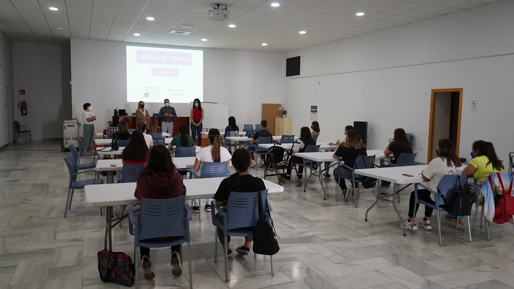 El Ayuntamiento de Berja organiza un curso avanzado de lengua de signos