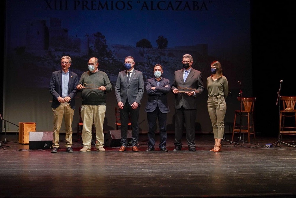 La revista Farua recibe uno de los premios ‘Alcazaba’