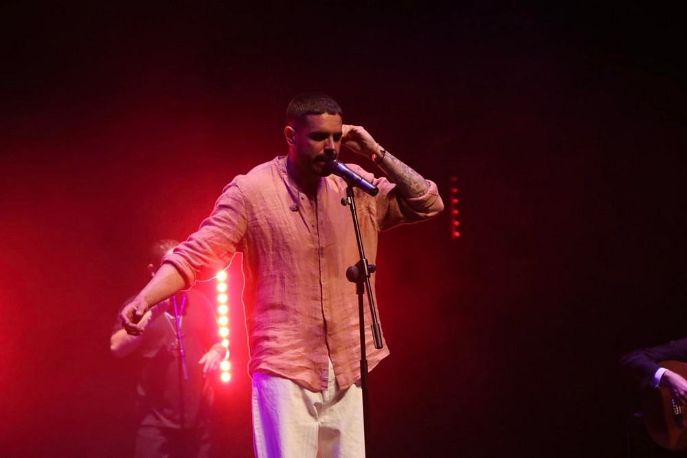 Los ‘Rebujitos’ hacen vibrar el Auditorio de El Ejido con un exitoso concierto antesala de San Marcos