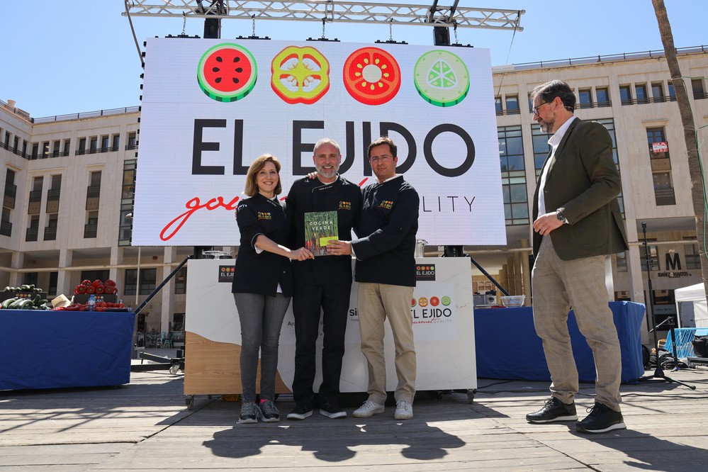 La alta cocina ‘verde’ se ‘saborea’ en la Feria del Libro ejidense con el chef Rodrigo de la Calle