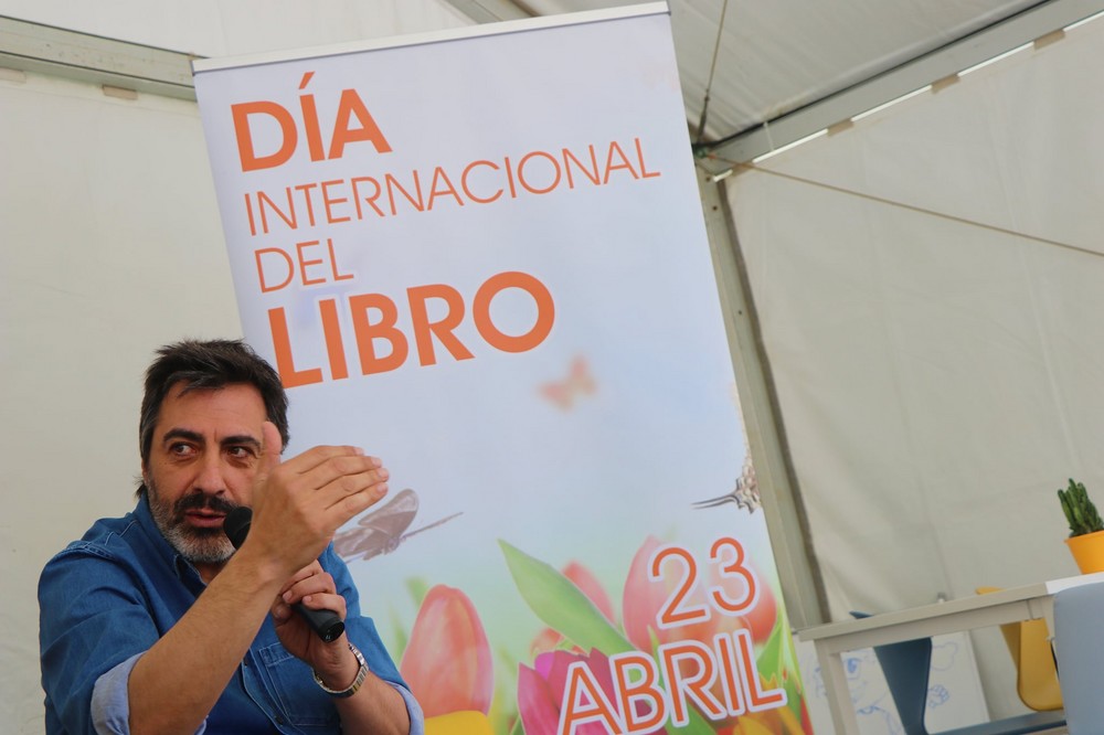 Juan del Val protagoniza un encuentro literario y presenta su última obra ‘Delparaíso’ en El Ejido