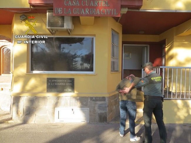 La Guardia Civil esclarece tres delitos y detiene a una persona en Adra