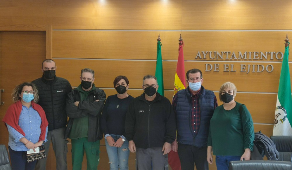 El PSOE de El Ejido logra que el alcalde se reúna con el comité de empresa de Copisi para solucionar el punto negro frente a su centro