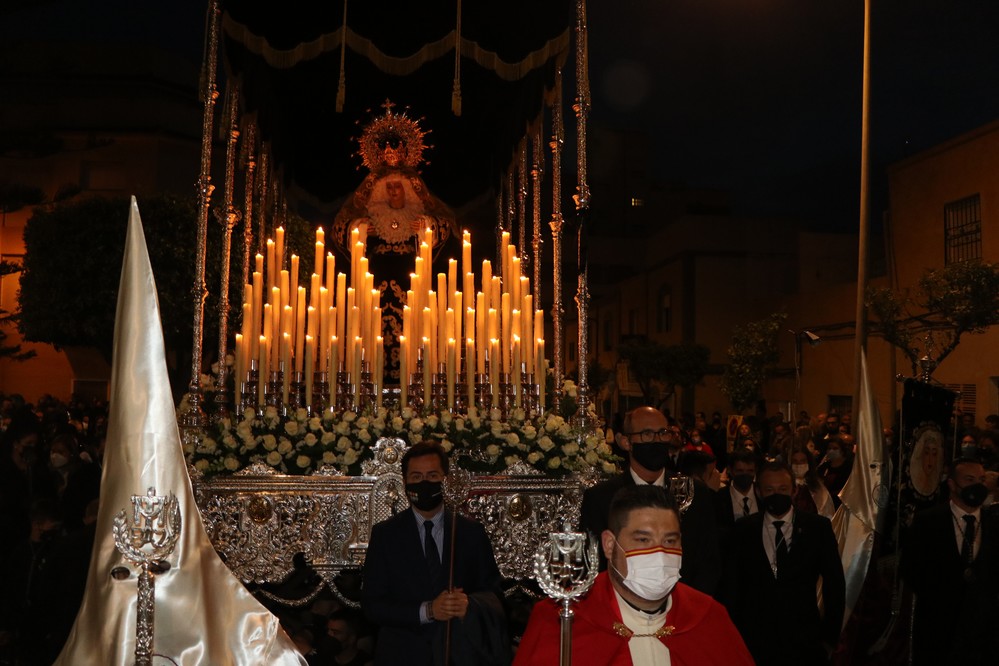 Las imágenes del Santísimo Cristo de la Paz y Nuestra Señora de los Dolores recorren las calles de Santa María del Águila