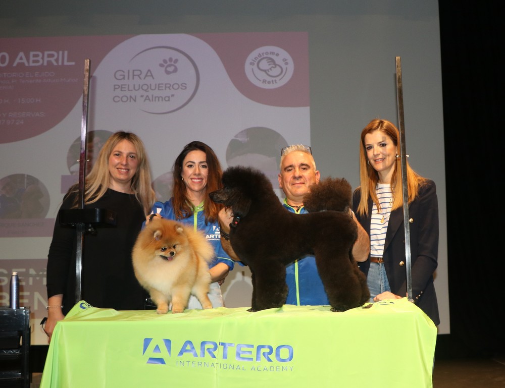 La Sala B acoge la iniciativa ‘Peluqueros con Alma’ para apoyar a la Asociación española de Síndrome de Rett
