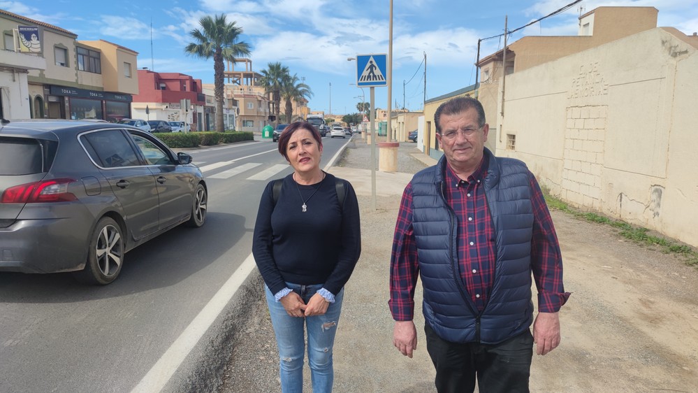 El PSOE de El Ejido califica de “chapuza” la solución brindada por el Gobierno local a su petición para el rebaje del firme en la carretera de La Mojonera a su paso por Las Norias