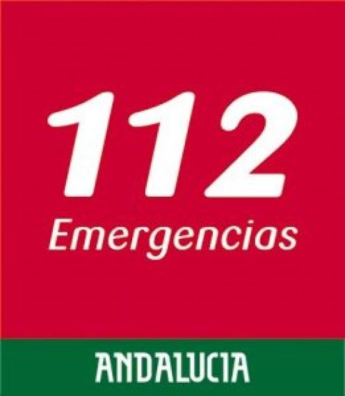 Fallece un hombre y una mujer resulta herida al  volcar un vehículo en Adra