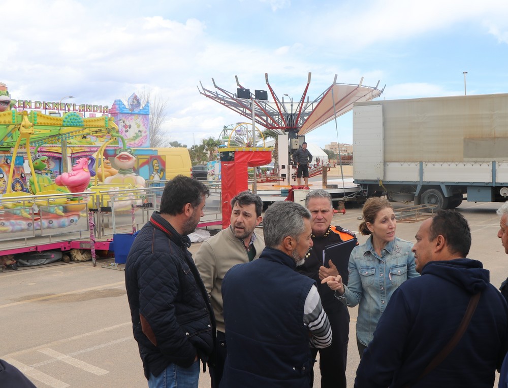 El recinto ferial de El Ejido no abrirá hoy por las fuertes rachas de viento, pero sí lo hará el próximo lunes festivo
