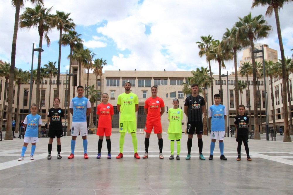 El Polideportivo El Ejido presenta sus nuevas equipaciones 22/23