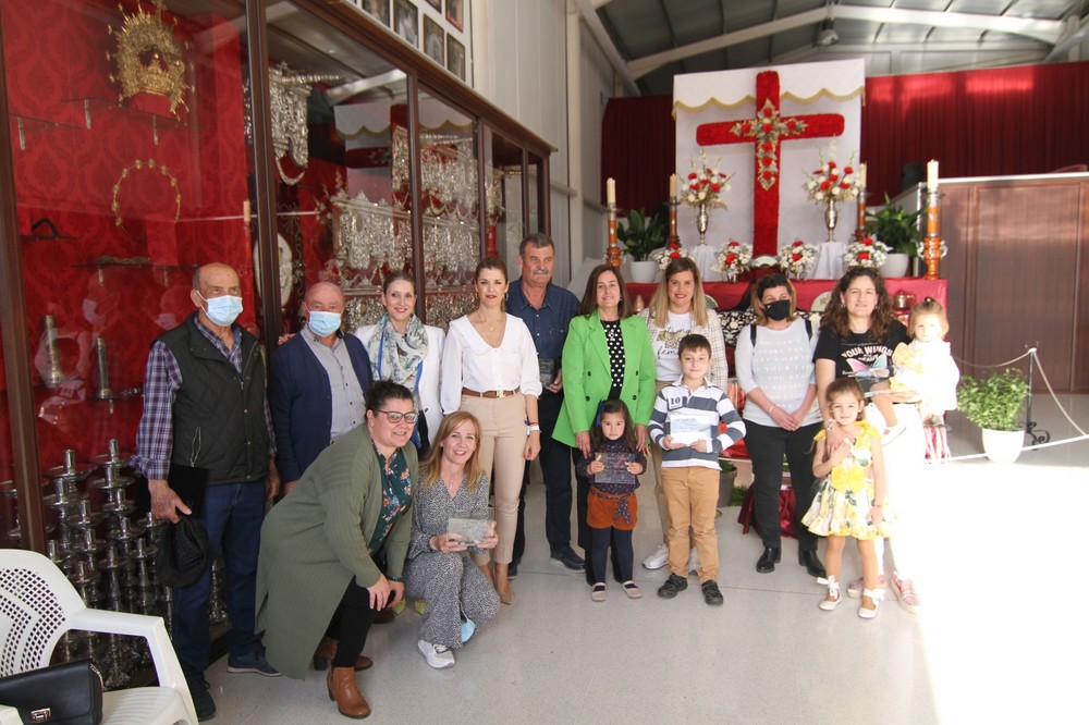La Cofradía del Santísimo Cristo de la Paz y Nuestra Señor de los Dolores de Santa María del Águila se alza con el primer premio del Concurso de Cruces de Mayo de El Ejido 2022