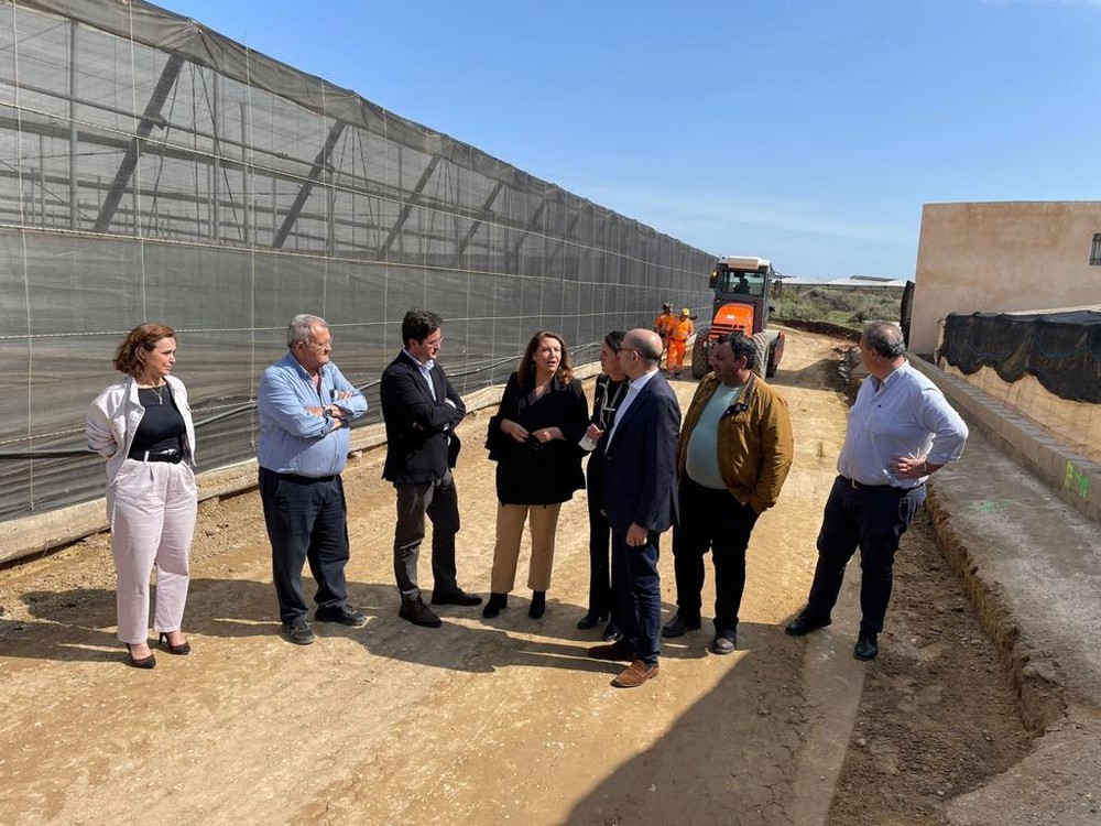 Carmen Crespo visita las obras de mejora de caminos rurales en El Ejido incluidas en el Plan Itínere