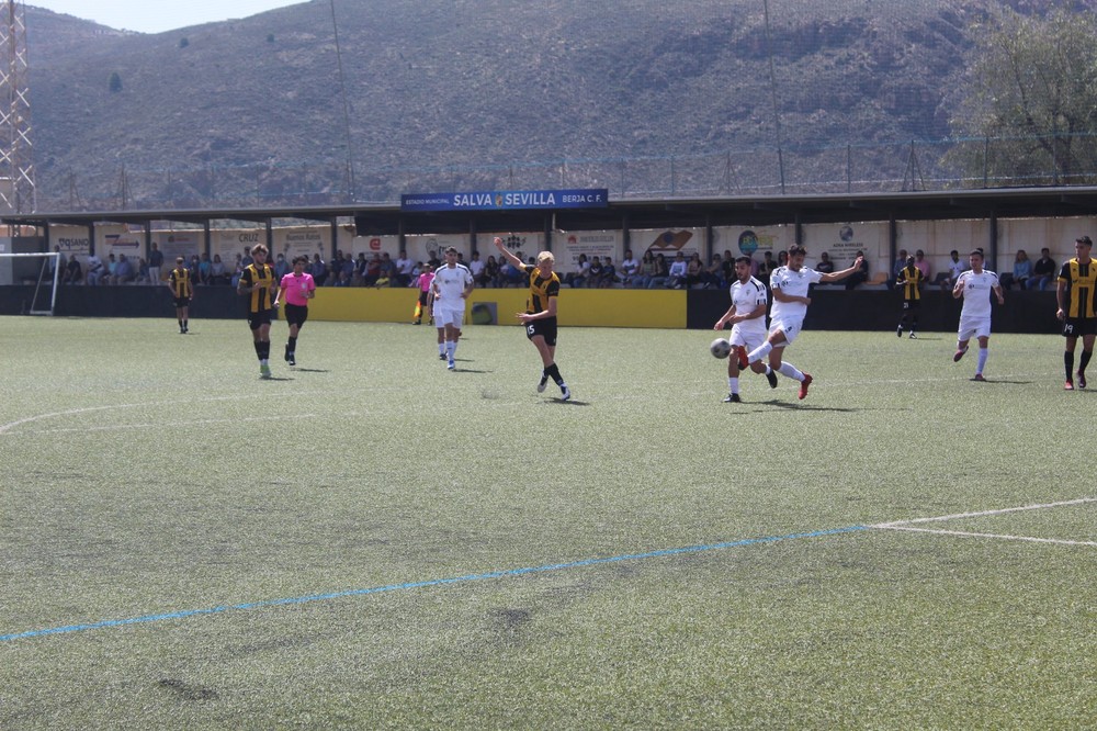 El Berja CF suma una victoria muy valiosa ante La Cañada