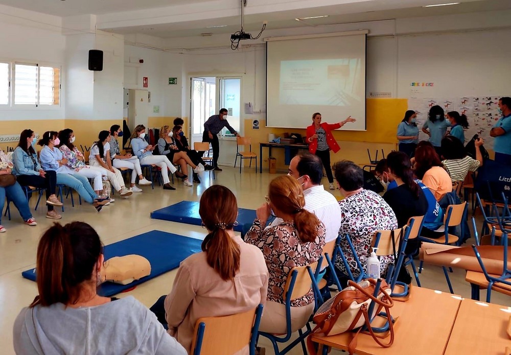 El Distrito Sanitario Poniente imparte formación a maestros y profesores sobre primeros auxilios