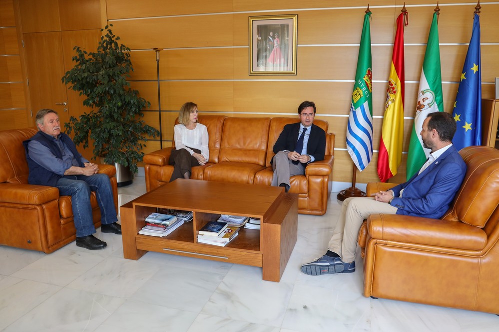 El alcalde de El Ejido se reúne con el nuevo presidente de la A.C. Athenaa