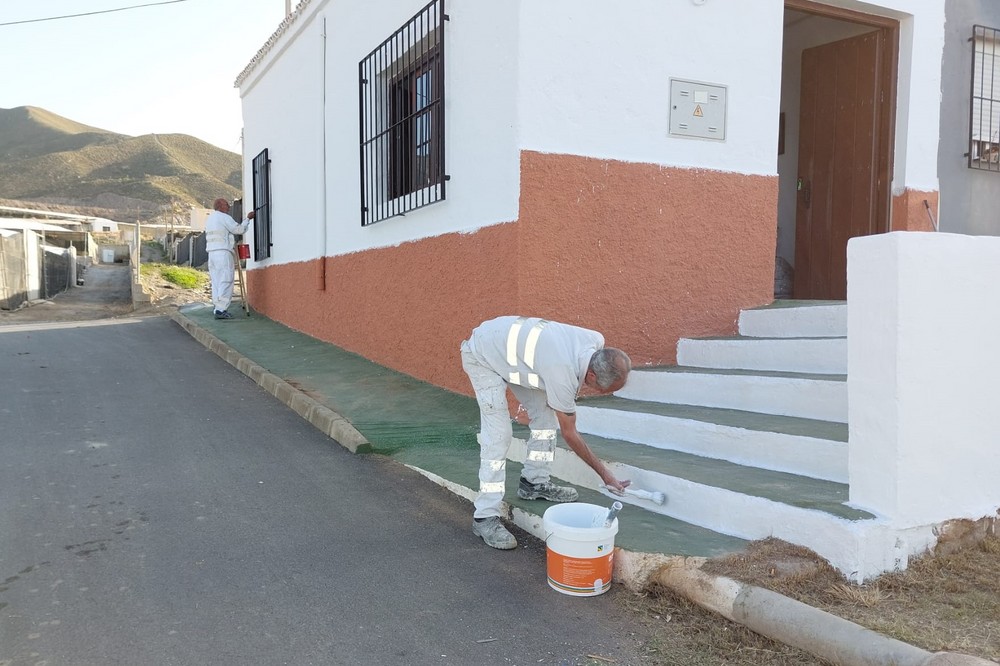 Ayuntamiento de Adra pone a punto el barrio de Fuente del Ahijado de cara a las fiestas en honor a la Virgen de Fátima