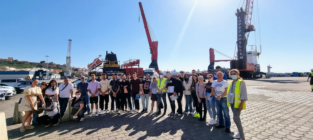 Estudiantes ejidenses de Comercio Internacional, Transporte y Logística visitan el Puerto de Almería