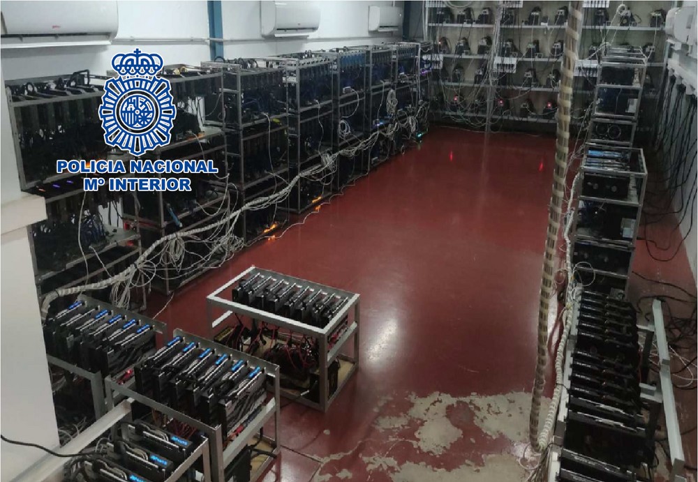 La Policía Nacional pone fin a una granja de criptomonedas en Almería