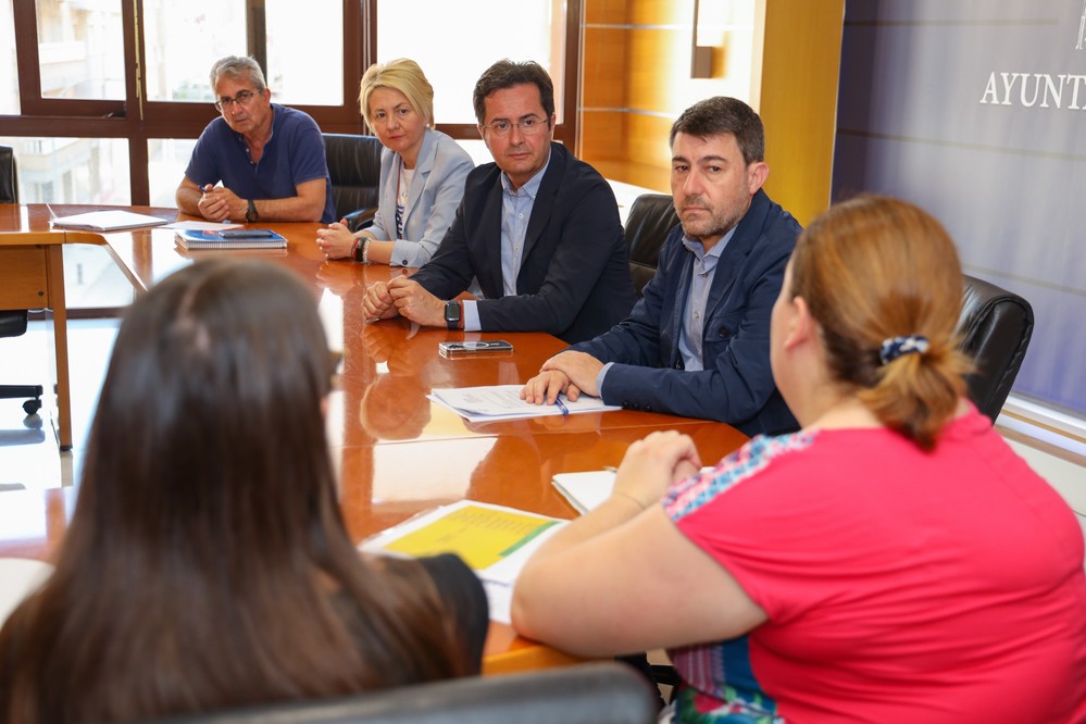 Constituida la Comisión de Seguimiento para la rehabilitación de 12 edificios en Ejido Centro y la regeneración urbana de la Calle Almería