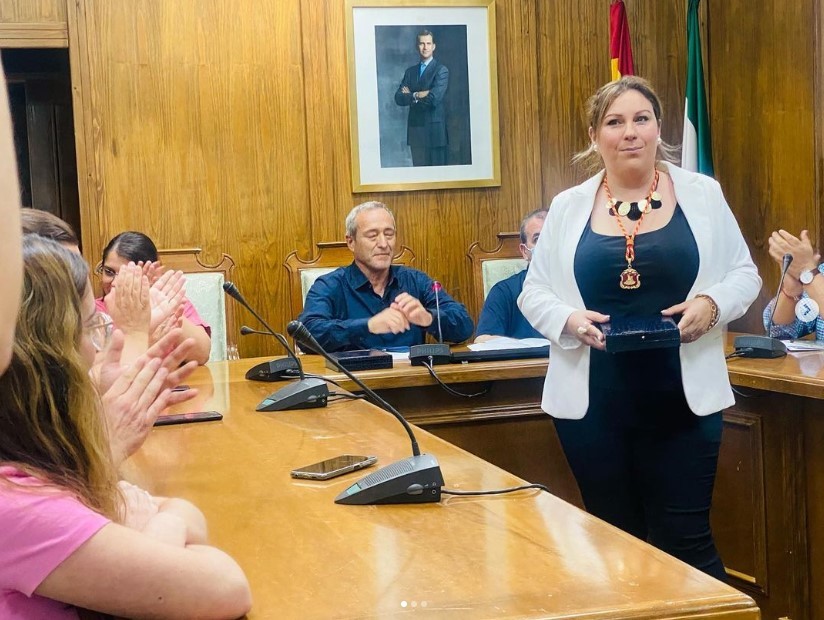 María de Ambrox López toma posesión de su acta de concejal en Dalías
