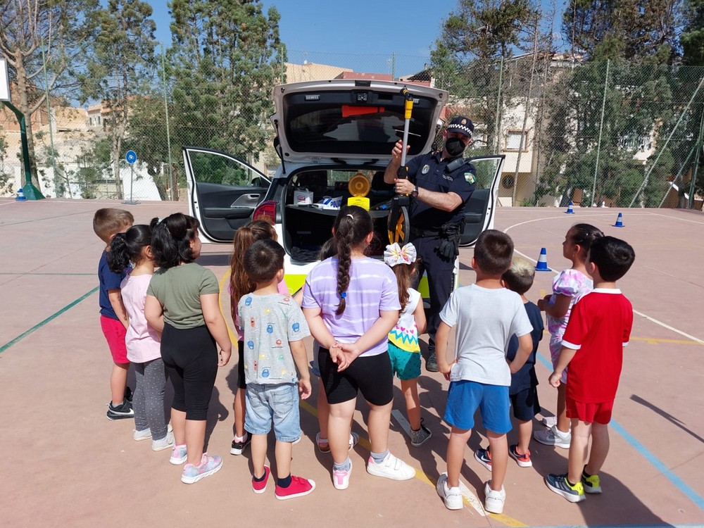 La Policía Local de Adra retoma las actividades de educación vial en centros escolares