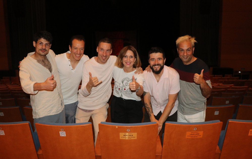  La compañía Ron Lalá recibe el reconocimiento de ‘Butaca de honor’ en el Teatro Auditorio de El Ejido