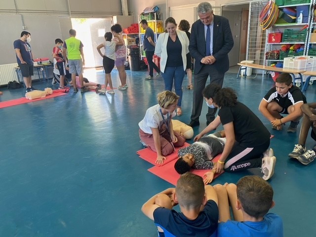 Alumnos del CEIP Mirasierra aprenden maniobras de reanimación cardiopulmonar