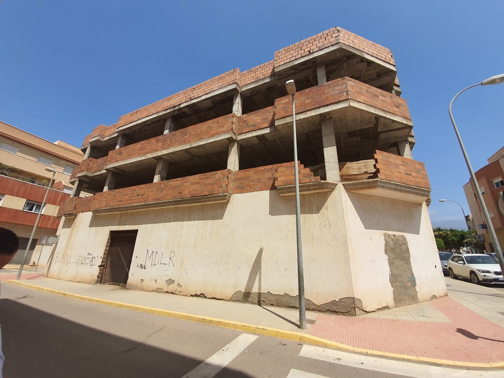 VOX El Ejido pide al gobierno municipal que evite el acceso a un inmueble en obras por el riesgo que supone