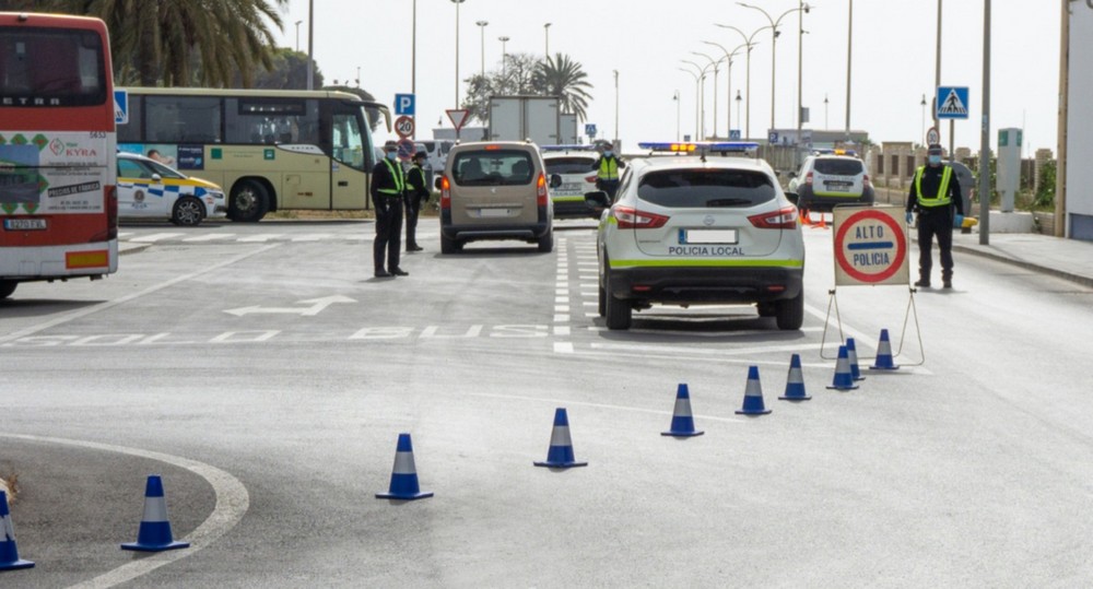 Policía Local de Adra realiza una nueva campaña de vigilancia y control de camiones y autobuses