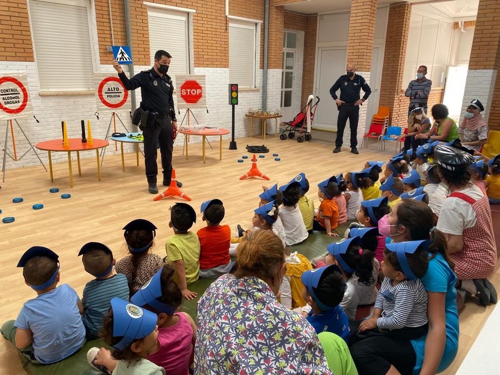Policía Local imparte jornadas de Educación Vial a los alumnos del CEIP Diego Velázquez, CEIP Gabriela Mistral y la EI Las Norias