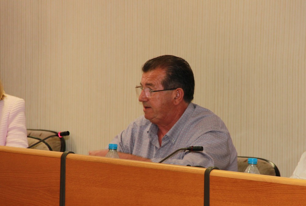 Alarcón anima a Góngora a que 'sea valiente' y aborde el problema de aparcamiento en El Ejido